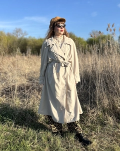 oversizowy beżowy vintage trencz