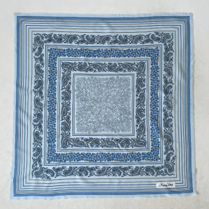 błękitna apaszka scarf print Monique Valery