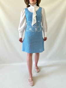 niebieska szydełkowa sukienka crochet lata 70 boho-chic hand-made