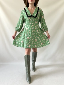 zielona sukienka w kwiaty retro kołnierz